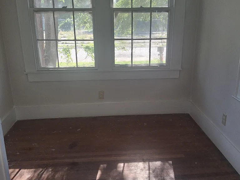 215 Maple St — Photo 16