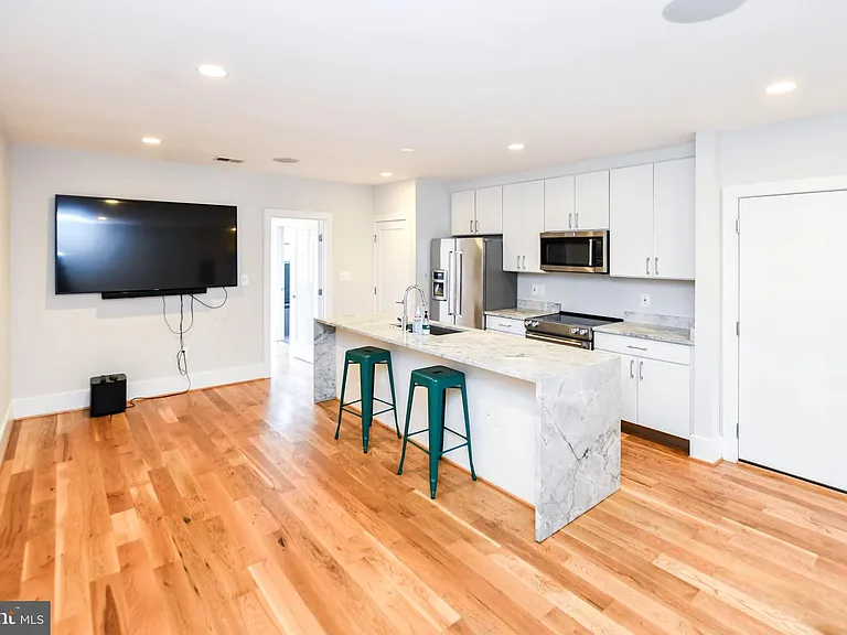 913 Quincy St NE #3 — Photo 17