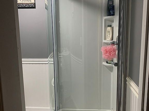2nd bathroom