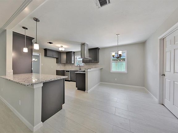 4th image of 5418 Park Plaza Dr