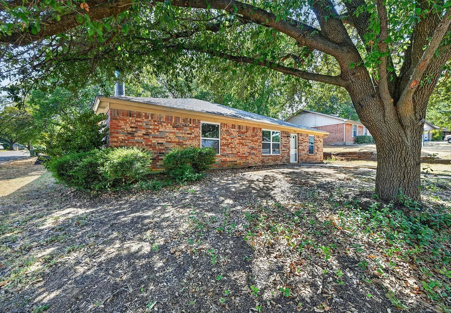 3 bed, 2.0 bath, 1723 sqft, $2,100 — Photo 3