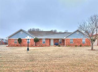 1445 N Dobbs Rd, Harrah, OK 73045
