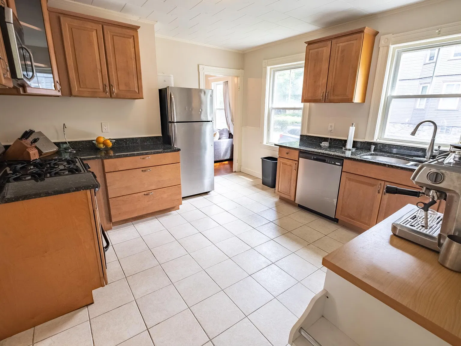 2 bed, 1200 sqft, $3,000 — Photo 4