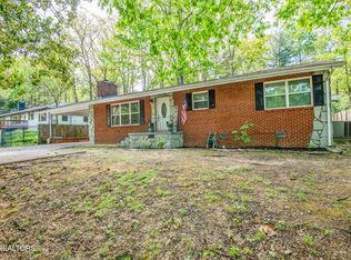 1212 Pilleaux Dr, Knoxville, TN 37912