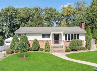 27 Heights Rd, Midland Park, NJ 07432