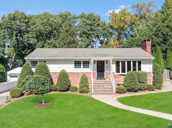 27 Heights Rd, Midland Park, NJ 07432
