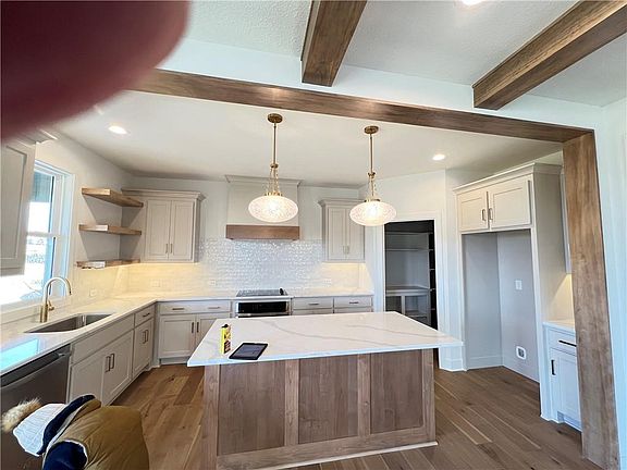 2nd image of 17829 Rainbow Blvd