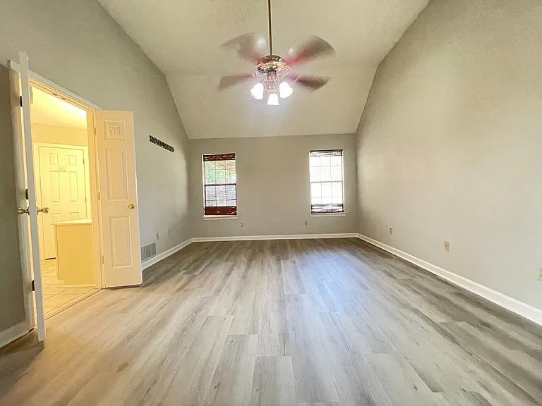 5884 Alexandria Ln — Photo 5