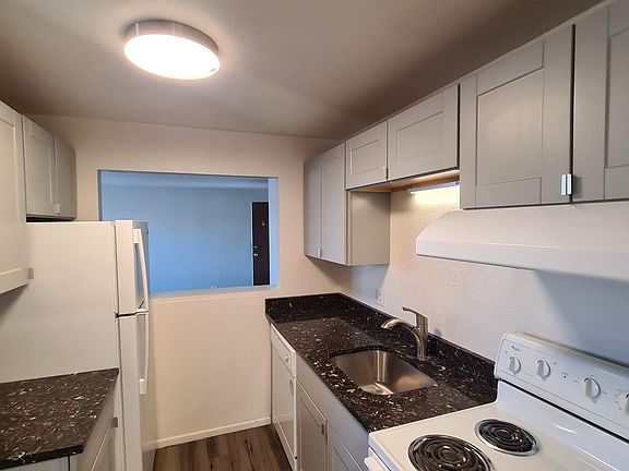 3rd image of 3340 S Pearl St #1