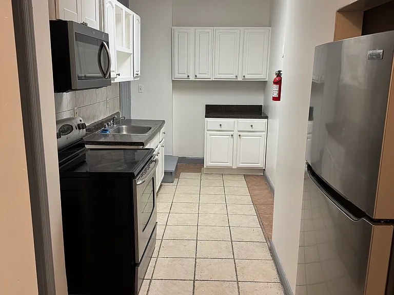 236 Tremont Ave #B — Photo 8