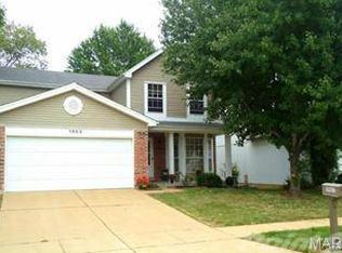 1902 Strawberry Ridge Dr, Ballwin, MO 63021