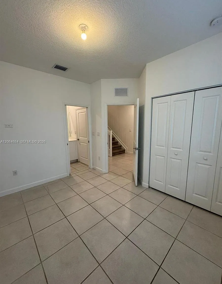 3 bed, 1320 sqft, $3,000 — Photo 2
