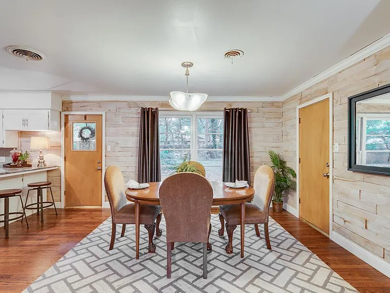 2515 Sherwood St — Photo 10
