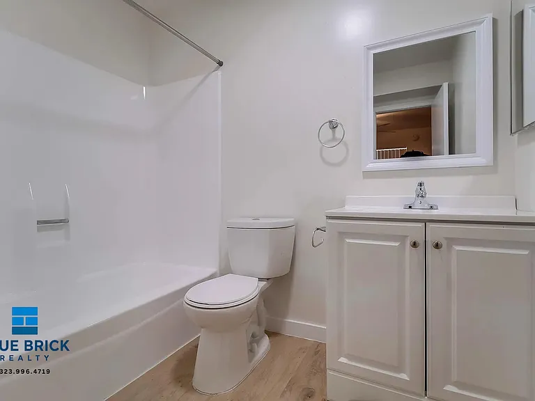 14235 Vanowen St #6 — Photo 14