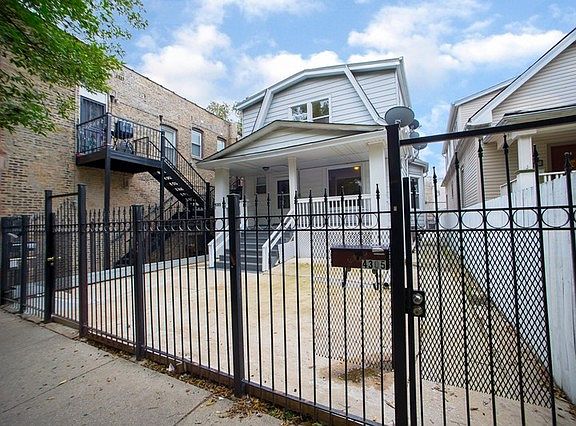 2nd image of 4305 W Wrightwood Ave