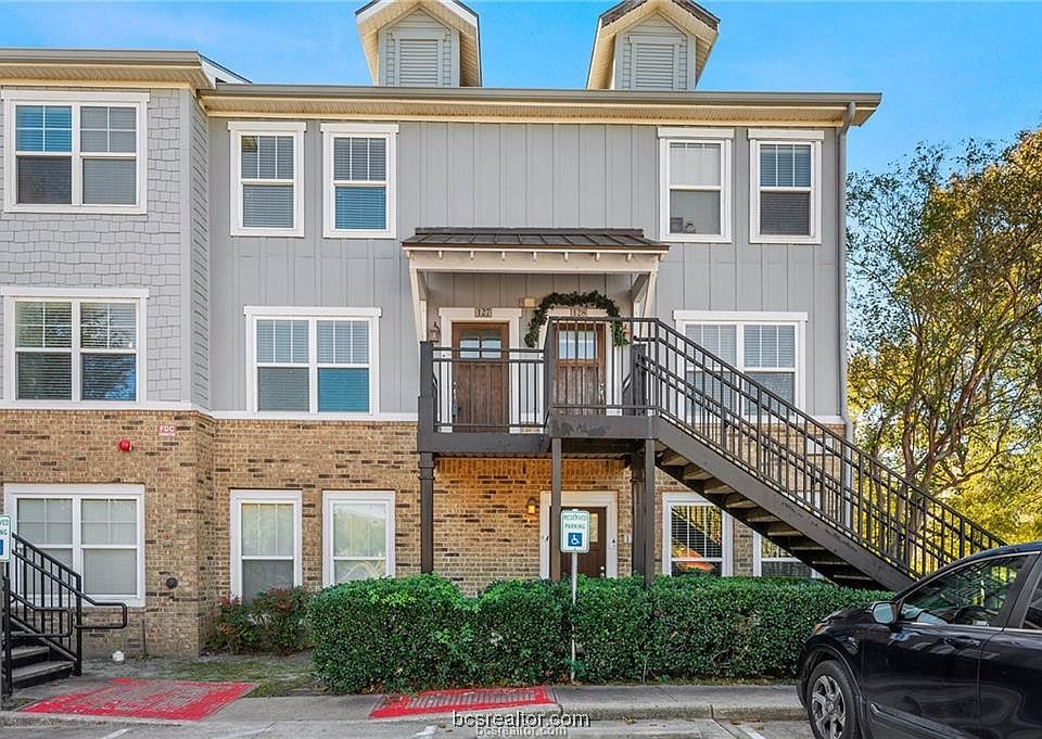 1st image of 1725 Harvey Mitchell Pkwy S APT 127
