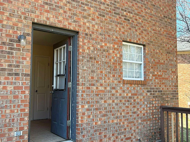 594 Lost Cir #A — Photo 17