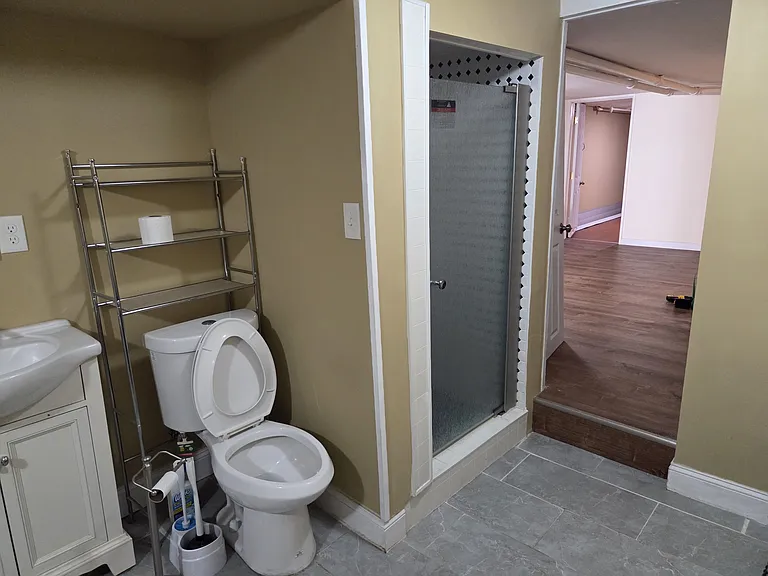 559 Rosalie St — Photo 13