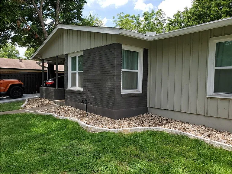 1408 Broadmoor Dr — Photo 19
