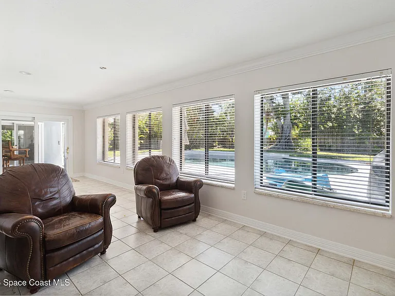 1201 S Shannon Ave — Photo 8