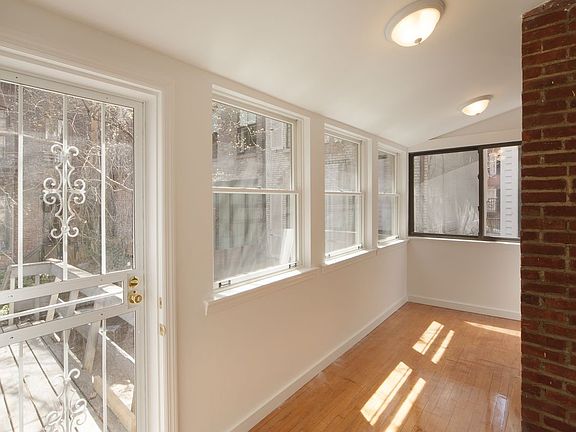 4th image of 246 W 11th St