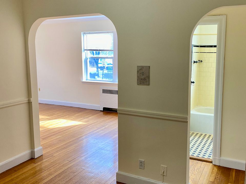 1st image of 28 Fairbanks St #2