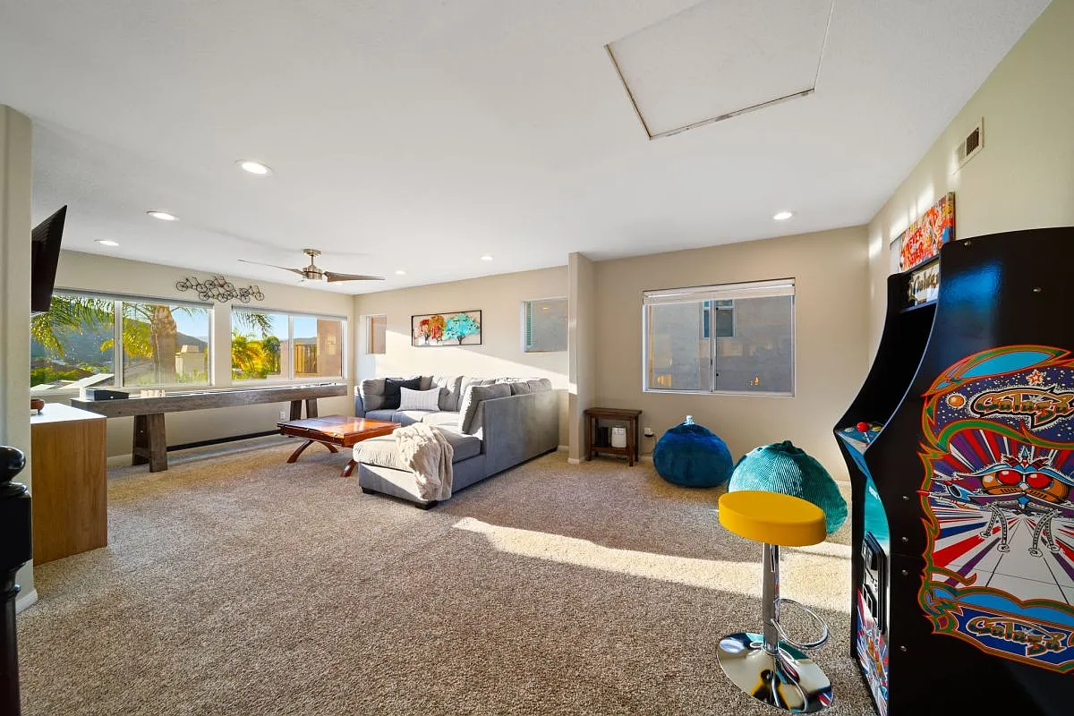 4 bed, 2892 sqft, $9,800 — Photo 3