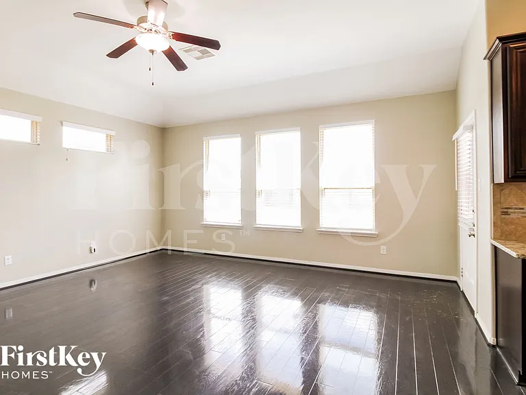 4410 Brenta Mountain Ln — Photo 6