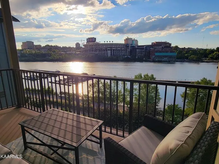 445 W Blount Ave #415 — Photo 24