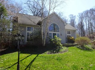 35100 Hanna Rd, Willoughby Hills, OH 44094