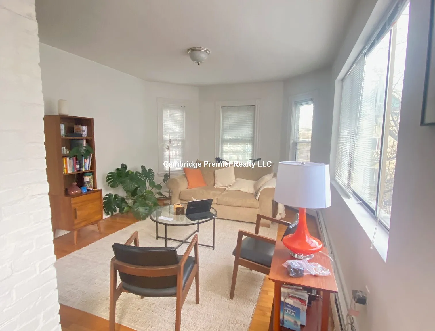 2 bed, 935 sqft, $4,250 — Photo 1