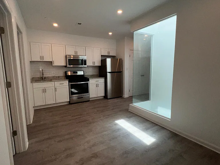 1646 F St NE #1 — Photo 15