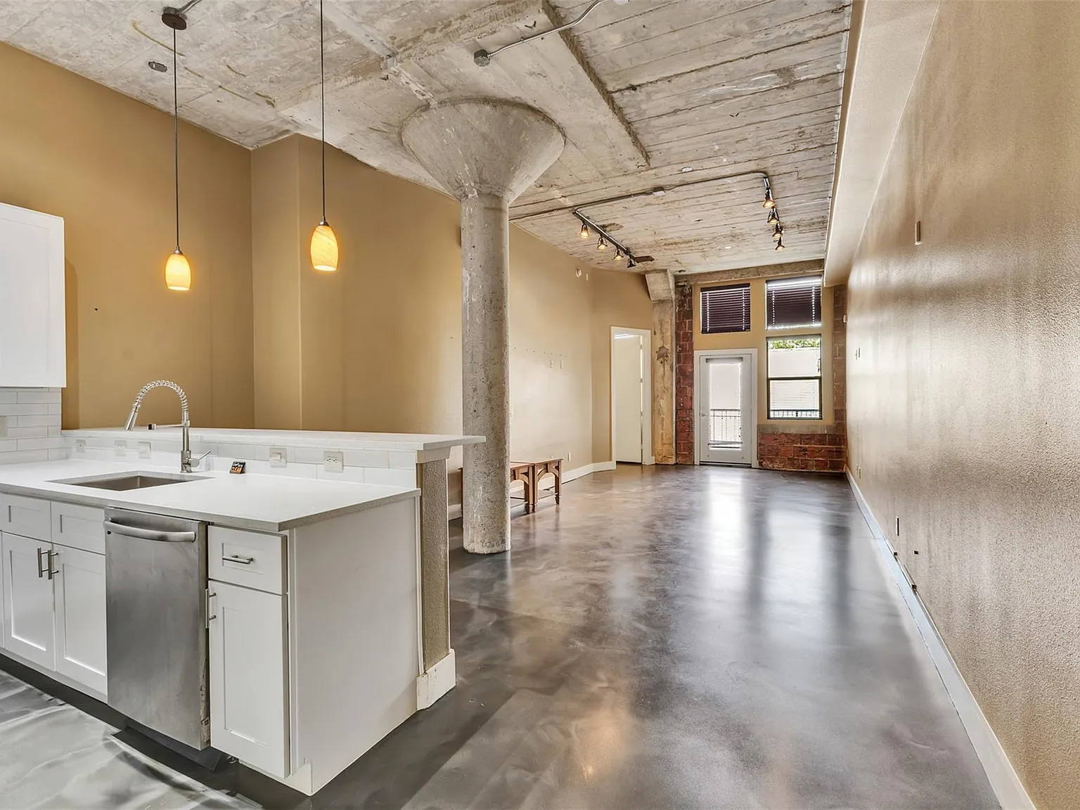 2 bed, 2.0 bath, 1312 sqft, $2,500 — Photo 3