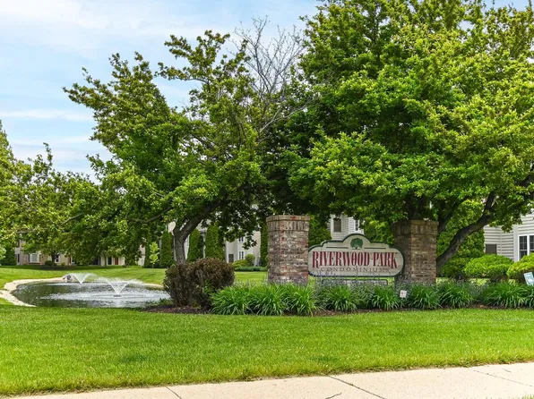 160 Westfield WAY #H, Pewaukee, WI 53072
