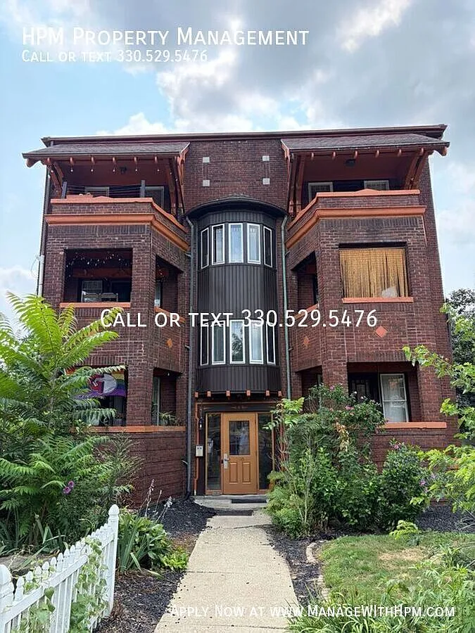 2 bed, 1.0 bath, $1,100 — Photo 1