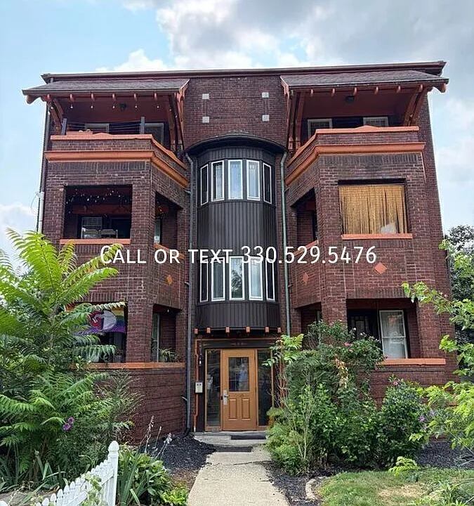 798 W Market St #6
