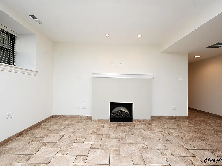 18 W Chestnut St #BR — Photo 2