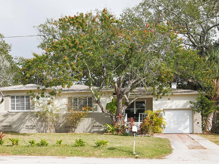 817 S Evergreen Ave — Photo 1