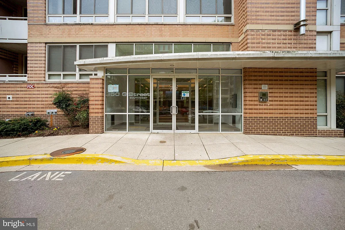 Building Photo - 350 G St SW #N522