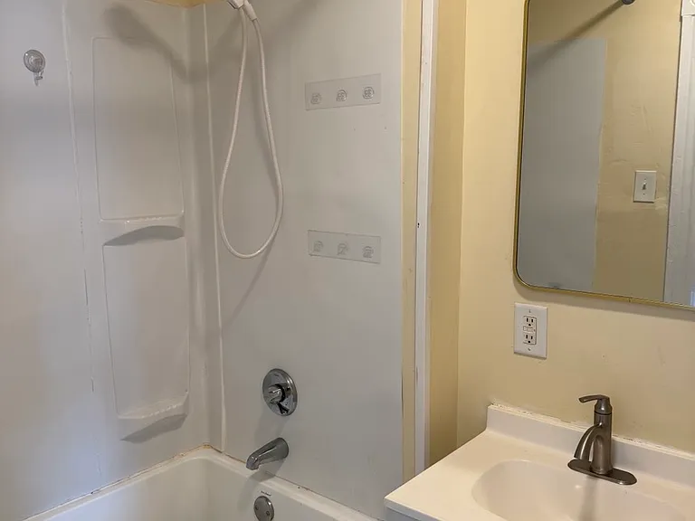 354 Cass Ave #3R — Photo 6