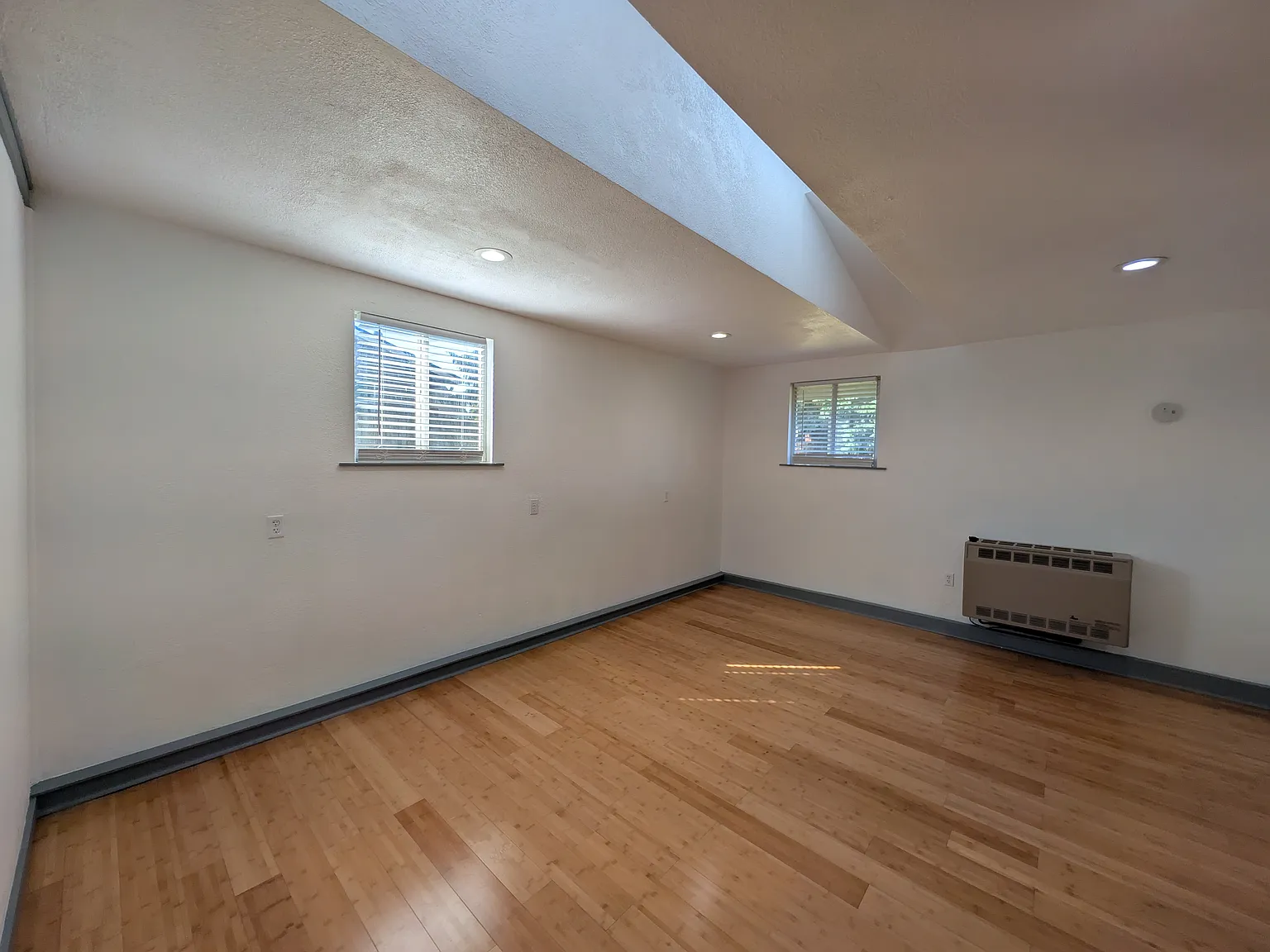 1100 Greenleaf Ave — Photo 4