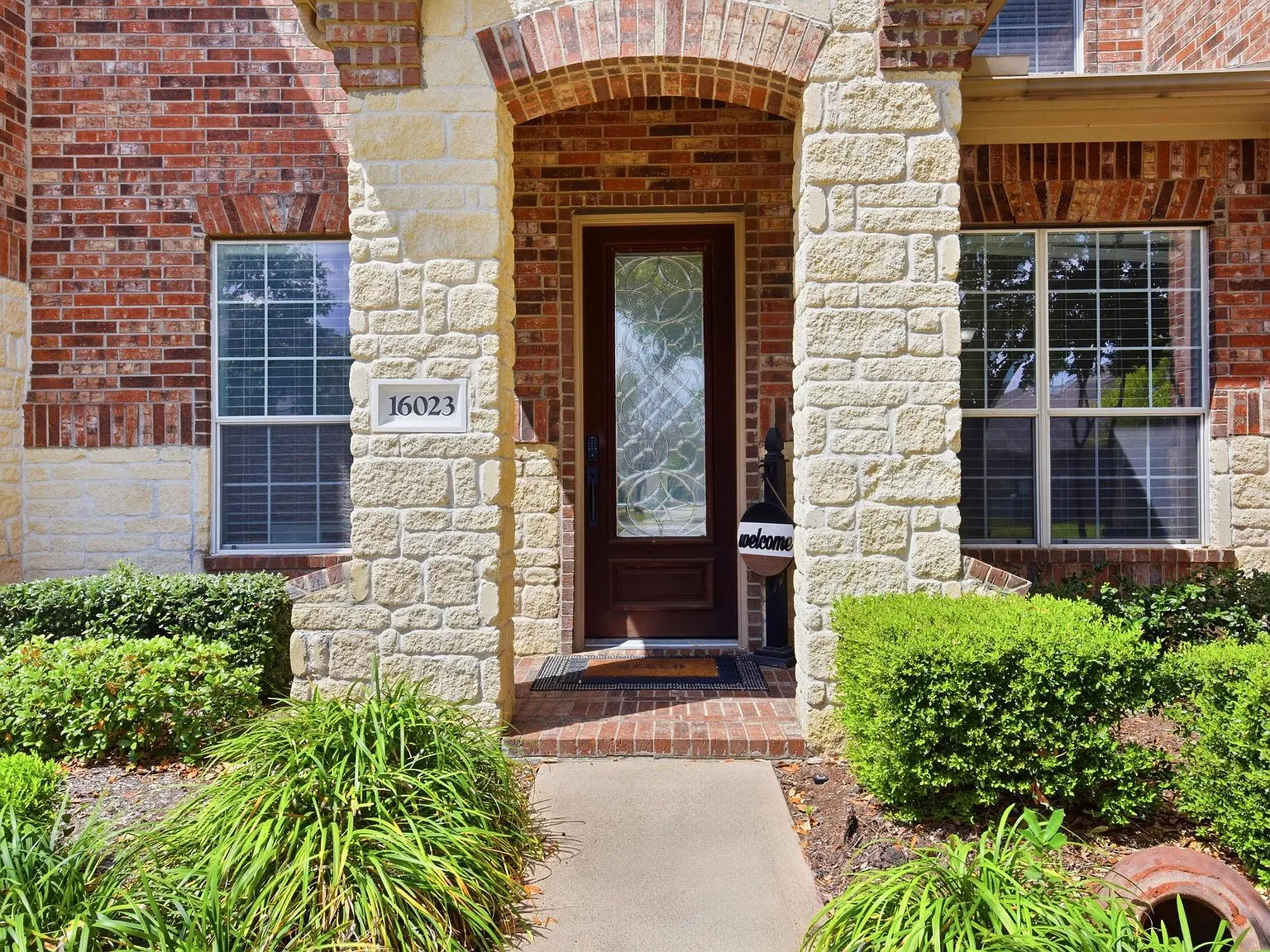 2 bed, 2.5 bath, 1832 sqft, $2,250 — Photo 4