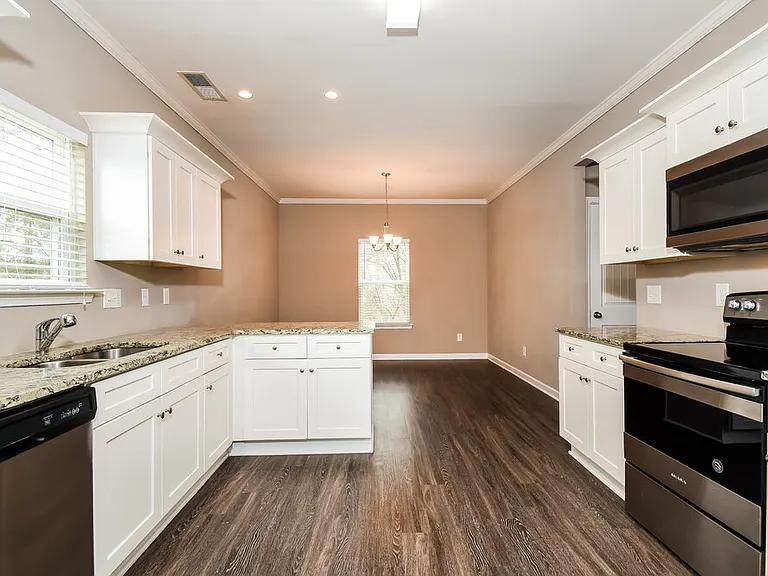 602 Fieldcrest Dr — Photo 8
