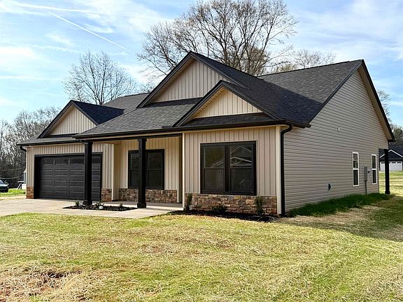 3rd image of 179 Cedar Ave