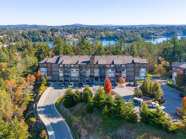 290 Wilfert Rd #207, View Royal, BC V9C 0H6
