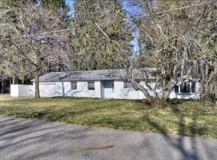 8137 Gull Rd, Richland, MI 49083