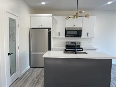 3 bed, 2.5 bath, 1700 sqft, $1,800 — Photo 4