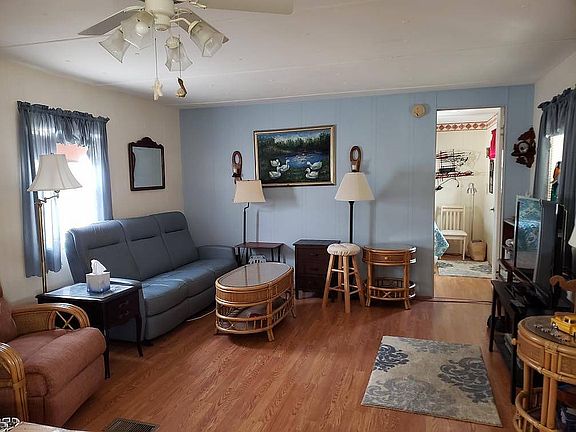 3rd image of 519 S Greenway Dr