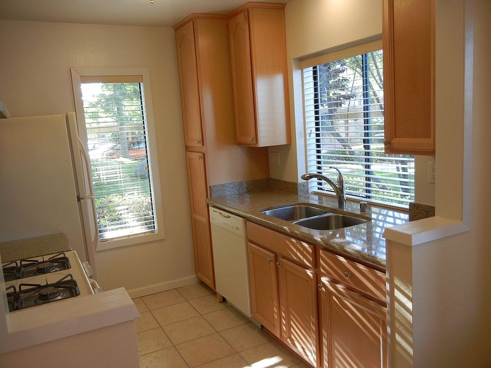 Slab Granite in Kitchen!