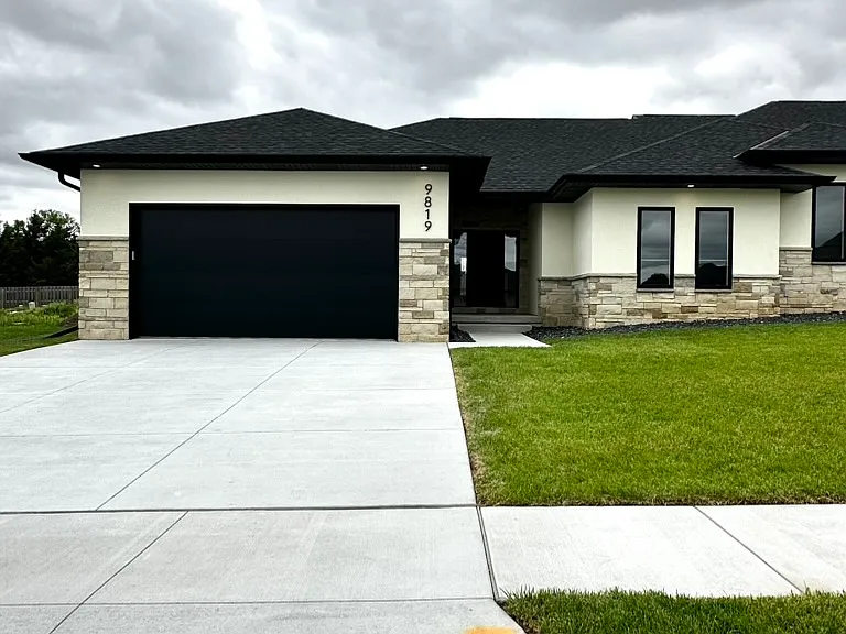 9819 Keystone Dr — Photo 1
